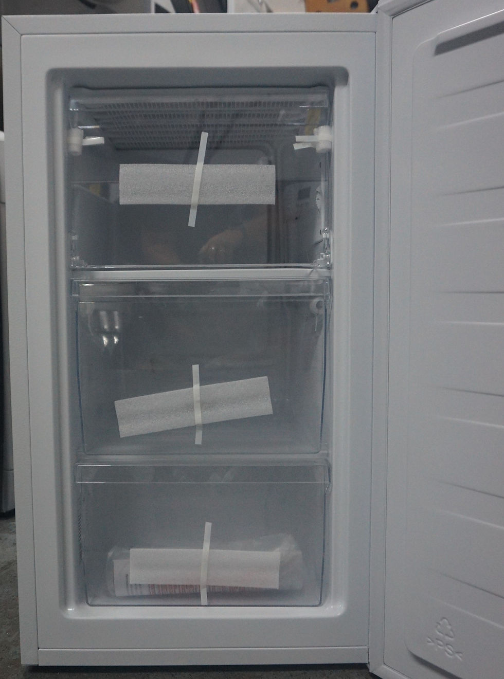Thumbnail: LOGIK LUF48W23 Undercounter Freezer - White