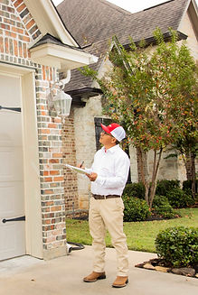 Stingray pest control employee providing a free estimate