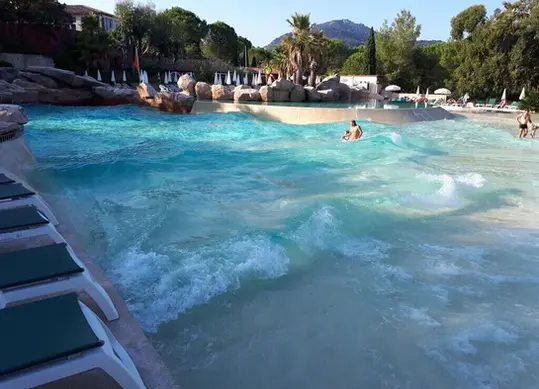 piscine à vagues site internet.jpeg