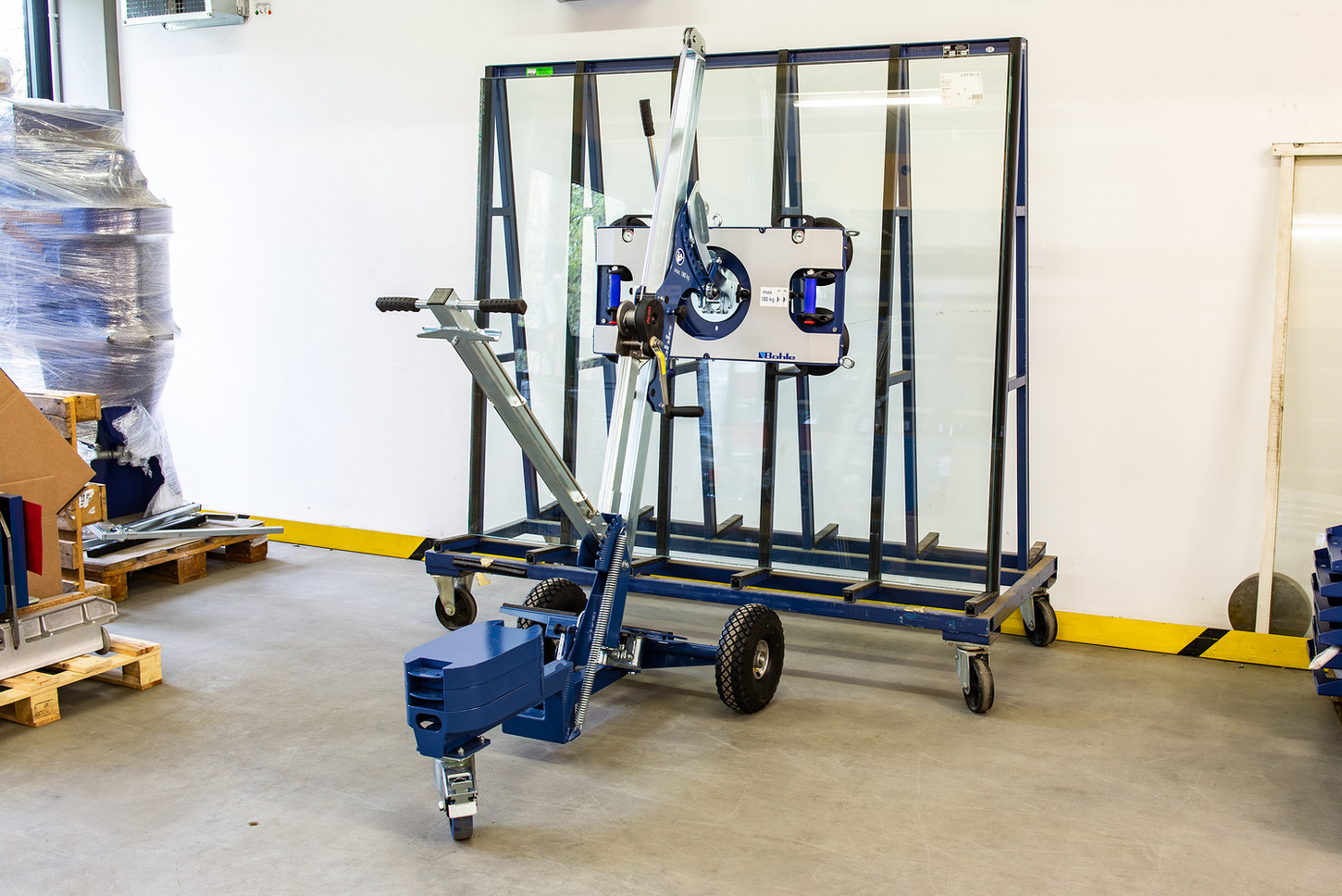 Glaslifter Glasroboter Liftmaster Bohle
1 Mann Montagegerät am Glastransportwagen