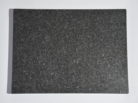 Welcher Stein für die Grabplatte? Granit, Blue Pearl & mehr im Vergleich