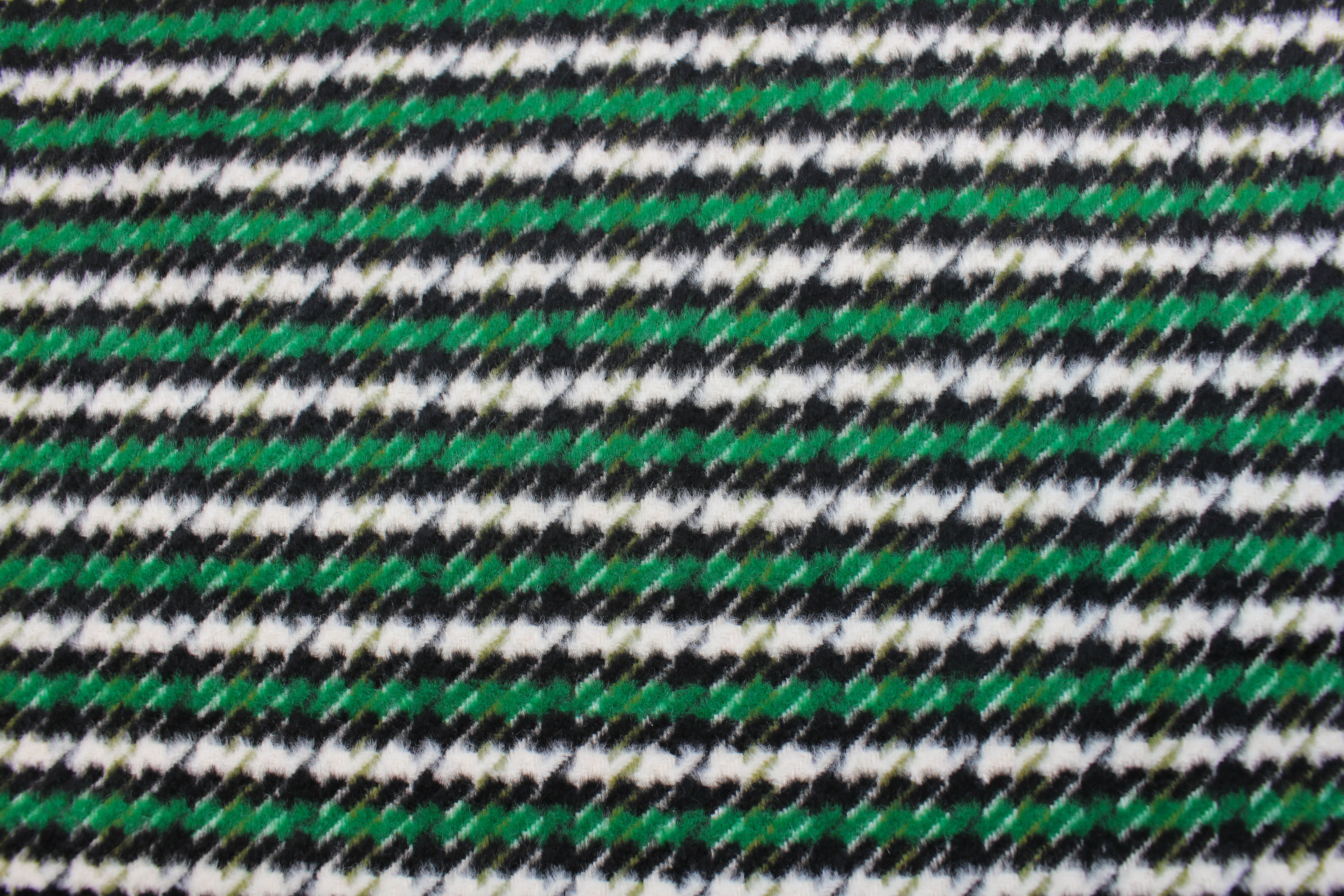 Mantelflausch, zick zack - grün, schwarz, weiß