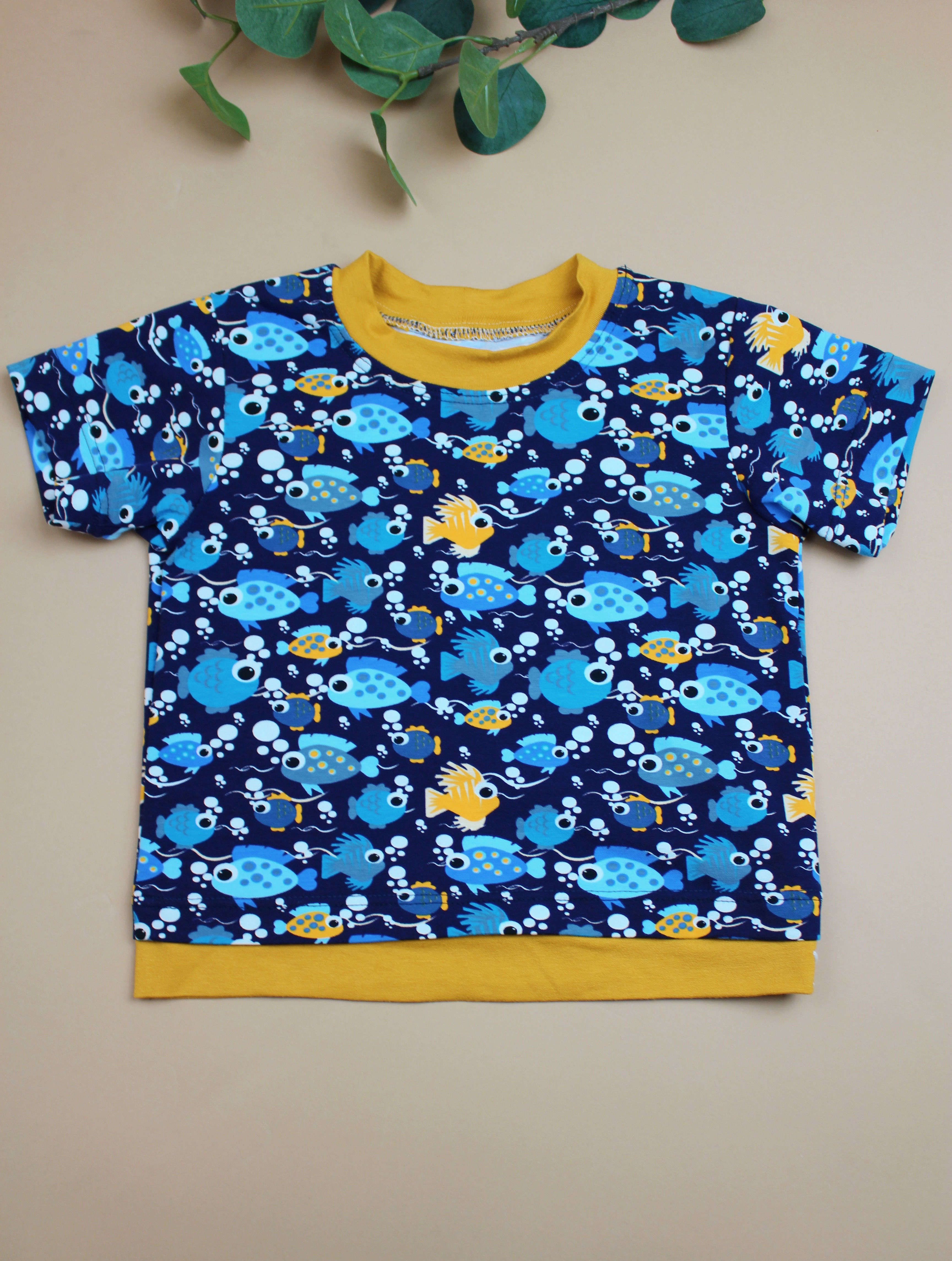 T-Shirt aus Baumwolljersey mit Bündchen, Gr. 68