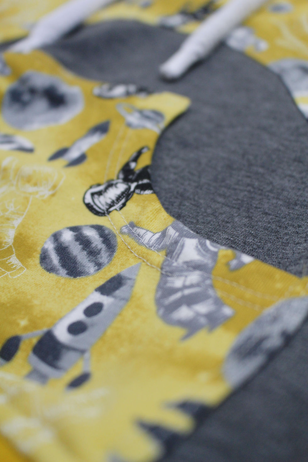 Miniaturbild: Hoodie mit Astronauten, Gr. 110