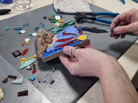 Reconnexion à soi par la mosaïque: comment transformer la confusion en clarté et retrouver sa joie de créer