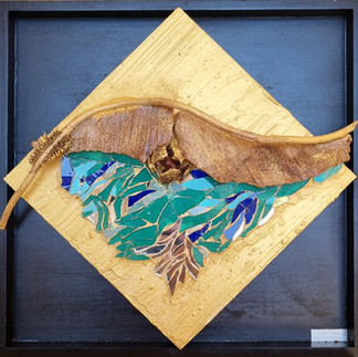 Tableau en mosaïque L'arbre dors, en écorce, mosaïque et or de Joëlle Talpin Créations Mosaïques