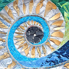 Service de création de mosaïque personnalisée ou sur-mesure par Joëlle Talpin Créations Mosaïques à Loubieng, près de orthez et pau, expédition soignée en France et en Europe