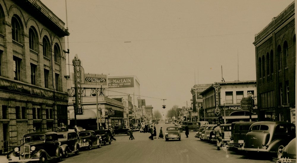 Historic photograph of Hewitt Avenue in downtown Everett, Washington