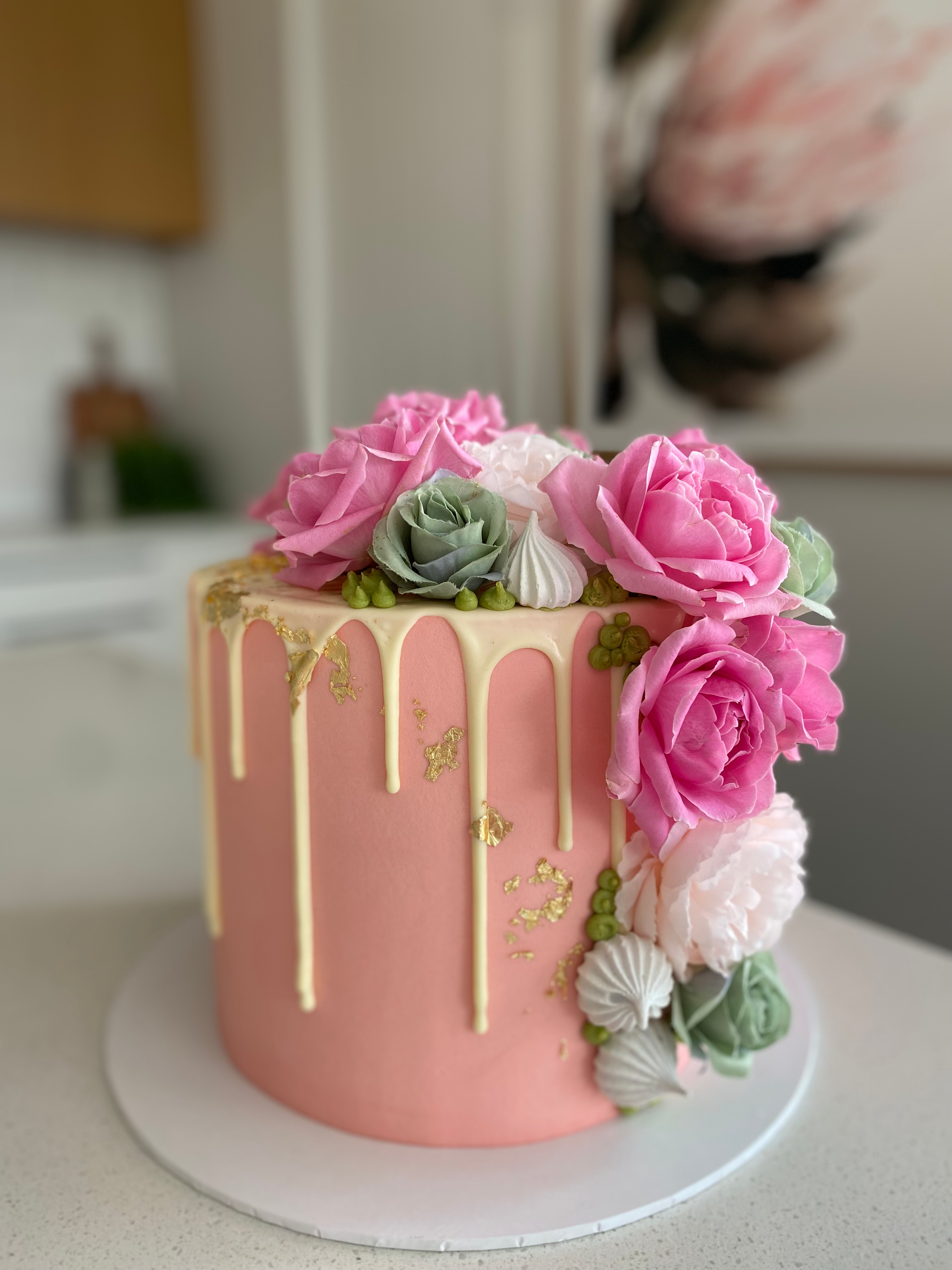 Floral drip cake pink