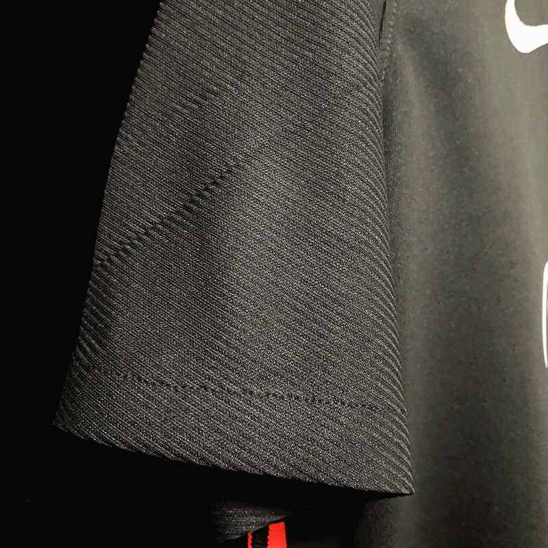 Miniatura: Camisa Eintracht Frankfurt Home 21/22 - Torcedor - Masculina - Preto e Vermelho 