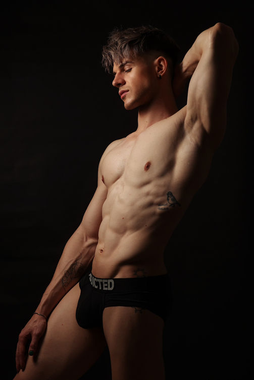 ADDICTED | Henri Strauss by Igor Fainstein