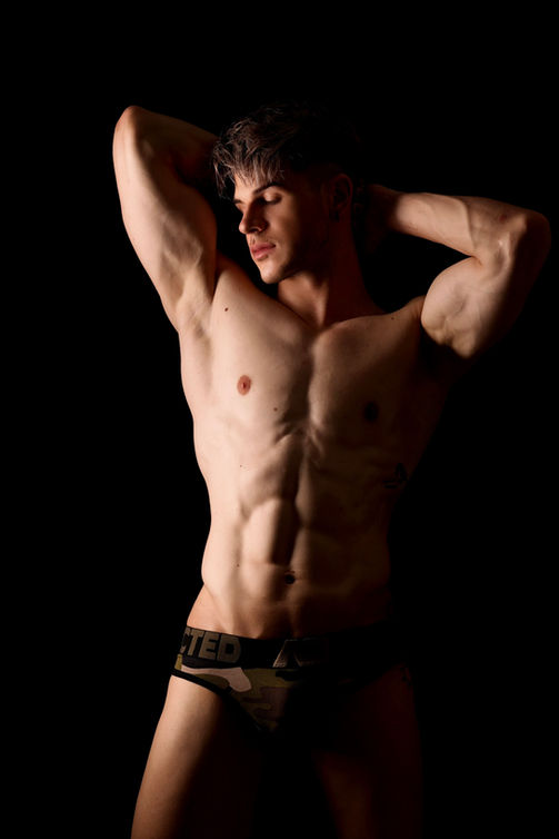 ADDICTED | Henri Strauss by Igor Fainstein