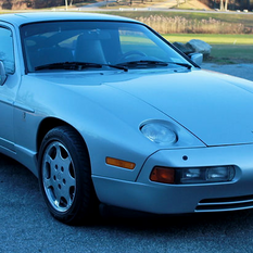 1987-92 Porche 928 S4 Front View.png