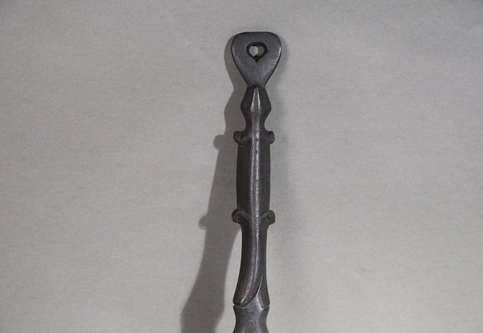 A closer look at the zoomorphic figurine that resembles a lizard