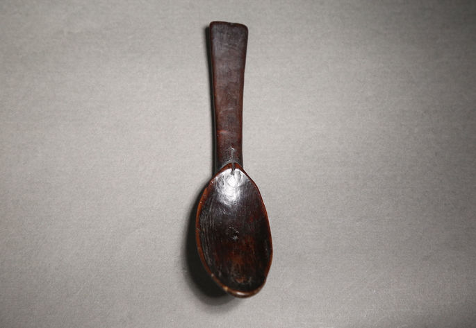 An old and plain wooden spoon
Measurement/Item Physical Dimensions:
Handle
Length: 9.3 cm
Bowl
Length: 9.5 cm