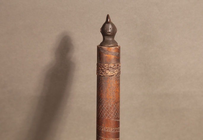 A closer look at the document holder’s upper part