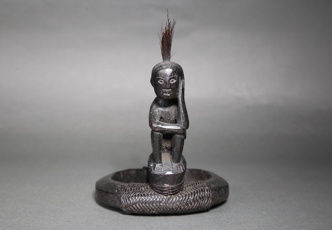 An example of tangkil/abkil made of wood instead of boar’s tusks