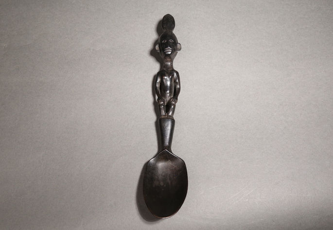 A wooden spoon with a half- standing anthropomorphic figure handle with a headdress
Measurement/Item Physical Dimensions:
Handle
Length: 13 cm
Bowl
Length: 8 cm