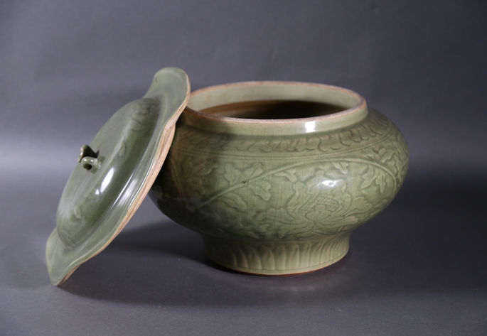 A fully designed lid and body of a ceramic jar