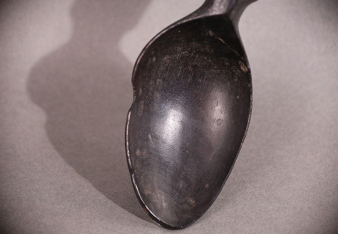 A closer look at the chipped bowl of the wooden spoon