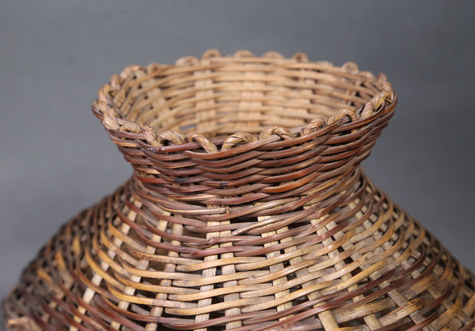 A closer look at the basket’s upper part and rim