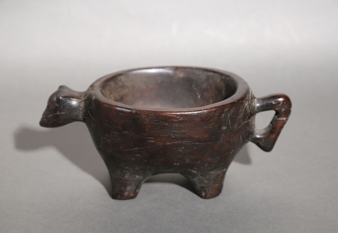 A dog shaped bowl known as kinahu