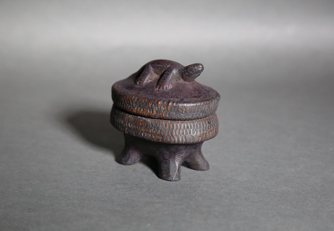 Four wooden limbs carved at the bottom that serves a stand of the jewelry container
