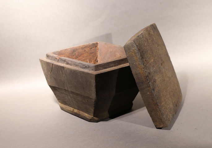 A square wooden ritual box