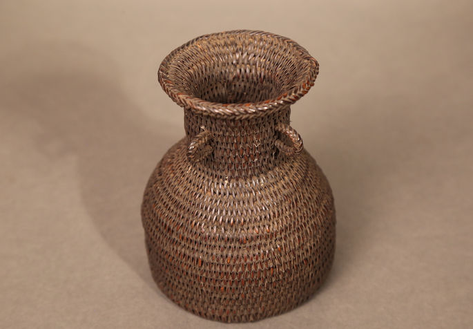 It is a storage basket designed to contain fishes and shellfish caught and collected from the stream and rice paddies