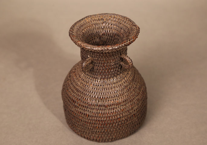 It is a storage basket designed to contain fishes and shellfish caught and collected from the stream and rice paddies