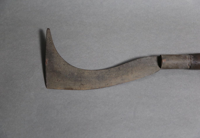 A closer look at the axe’s curved metal blade