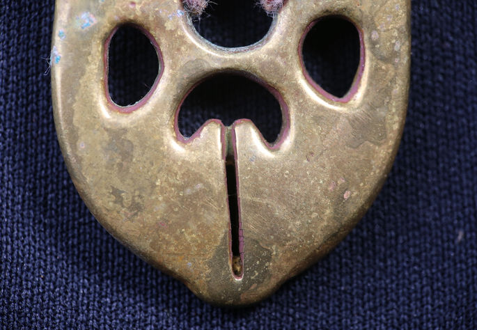 The c-shaped figure at the middle of the pendant