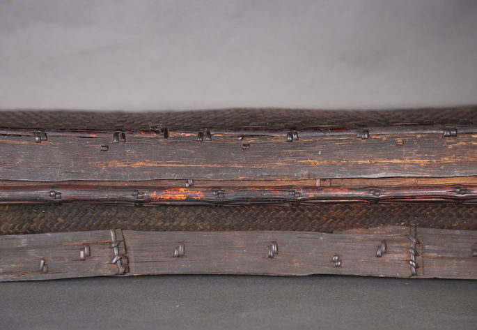 A closer look at the basket’s bamboo frame for the lid and its bamboo base