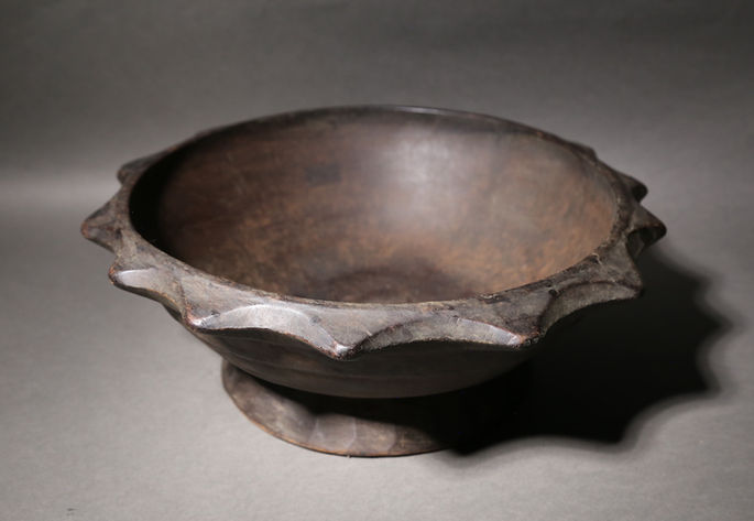 A huge duyu with one cavity
Measurement/Item Physical Dimensions:
Rim to Base
Height: 13cm
Bowl
Diameter: 38.5cm x 38.5cm
Base
Height: 3cm
Diameter: 22cm x 229cm