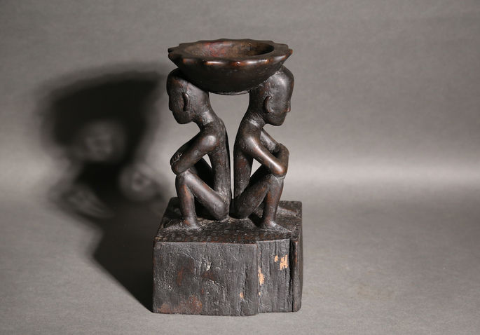 A bowl called duyu that is used for ceremonial and festivities 

Measurement/Dimension/Item Physical: 
Height:
26 cm

Base Height:
7 cm

Length:
19.6 cm

Width:
11 cm