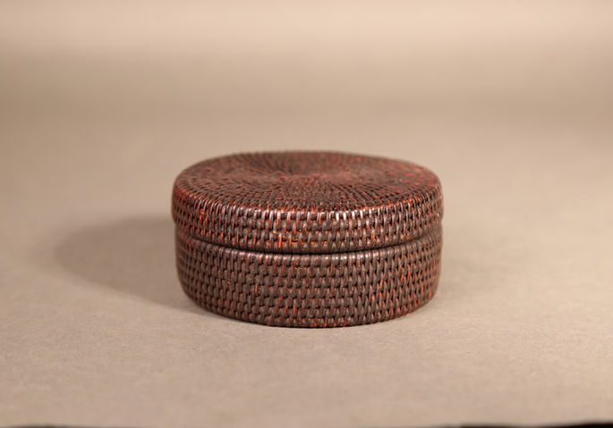 A small, disk-like bead container basket with a round lid