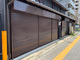 シャッター塗っちゃったー👷🏾♂️