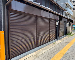 シャッター塗っちゃったー👷🏾♂️
