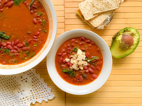 In Need of a Cozy & Meatless Meal? I got you! Enjoy this Vegan Kidney Bean Chili!