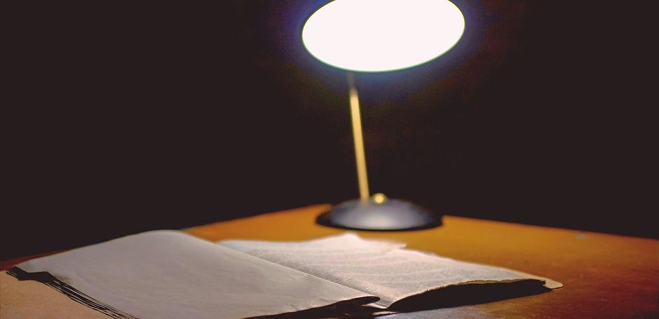 black%2520table%2520lamp%2520beside%2520book_edited_edited.jpg