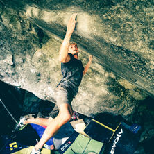 Jules Marchaland réussit un flash historique à Magic Wood : deuxième 8C bloc flash au monde