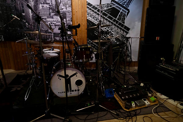 Professionellt trumset i inspelningsstudio hos AudioSpot studio Malmö