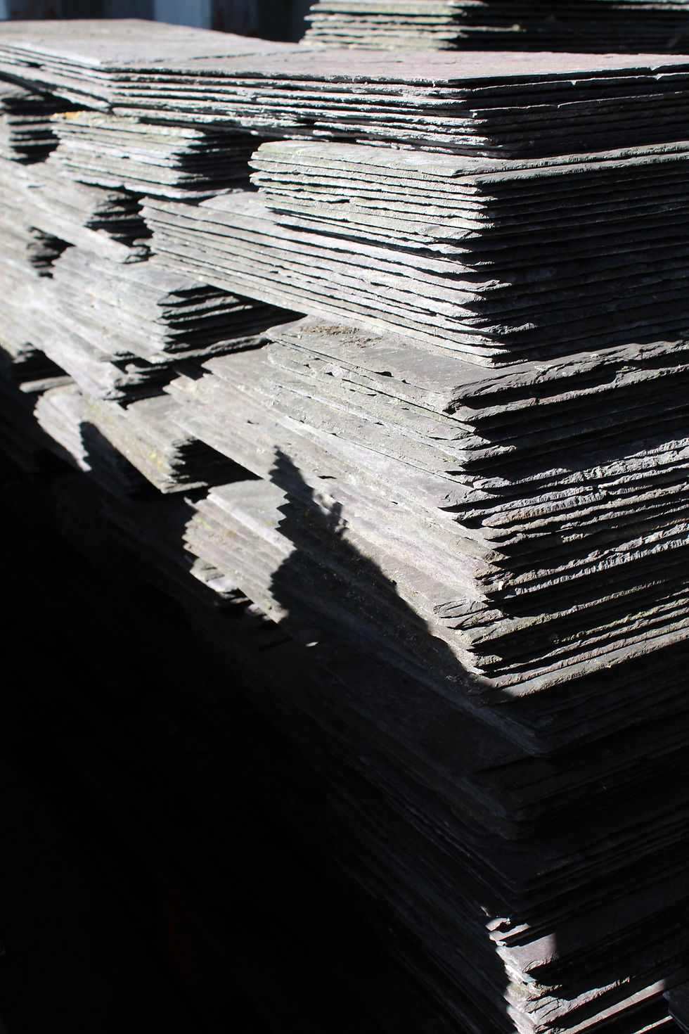 Thumbnail: 18" x 9" Viscountess Penrhyn Purple / Heather Reclaimed Welsh Roof Slates