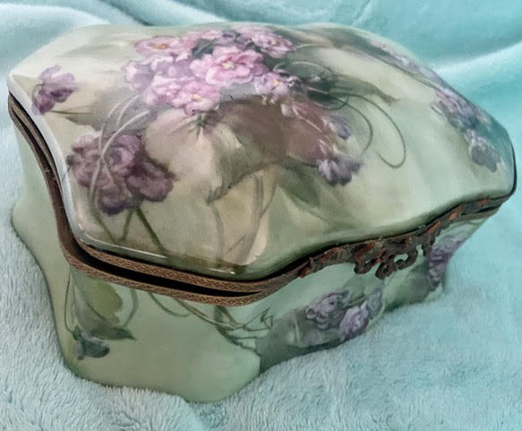 Thumbnail: Double Violets on a Hinged Limoges Box