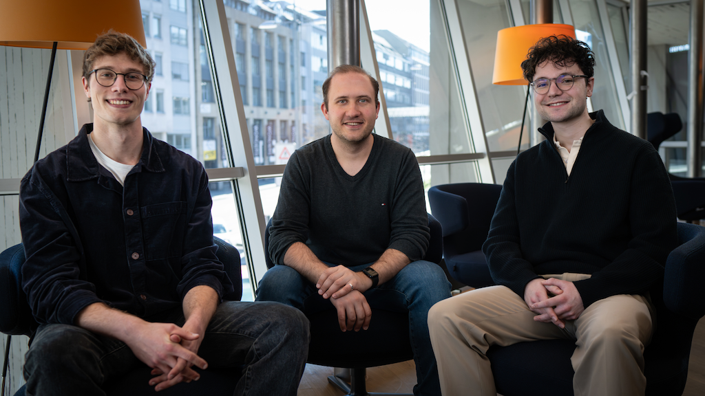 Riccardo Gäckle, Lukas Schönauer, Niclas Wiebe, Herotion GmbH & Maximilian Schmierer, B.REX GmbH



MyMilo ist eine interaktive, spielerische App, die krebskranke Kinder während und nach der Therapie zu mehr Bewegung motiviert. Medizinisch fundierte Trainingsinhalte werden mit Game-Design, Storytelling und einer animierten 3D-Figur verbunden. Dadurch wird Therapie nicht als Pflicht, sondern als positives und motivierendes Erlebnis erfahrbar. Grundlage bildet eine bereits durchgeführte medizinische Studie sowie eine MDR-Zertifizierung als Medizinprodukt der Klasse 1.

Fotocredits: M F G Medien- und Filmgesellschaft Baden-Württemberg/YAEZ