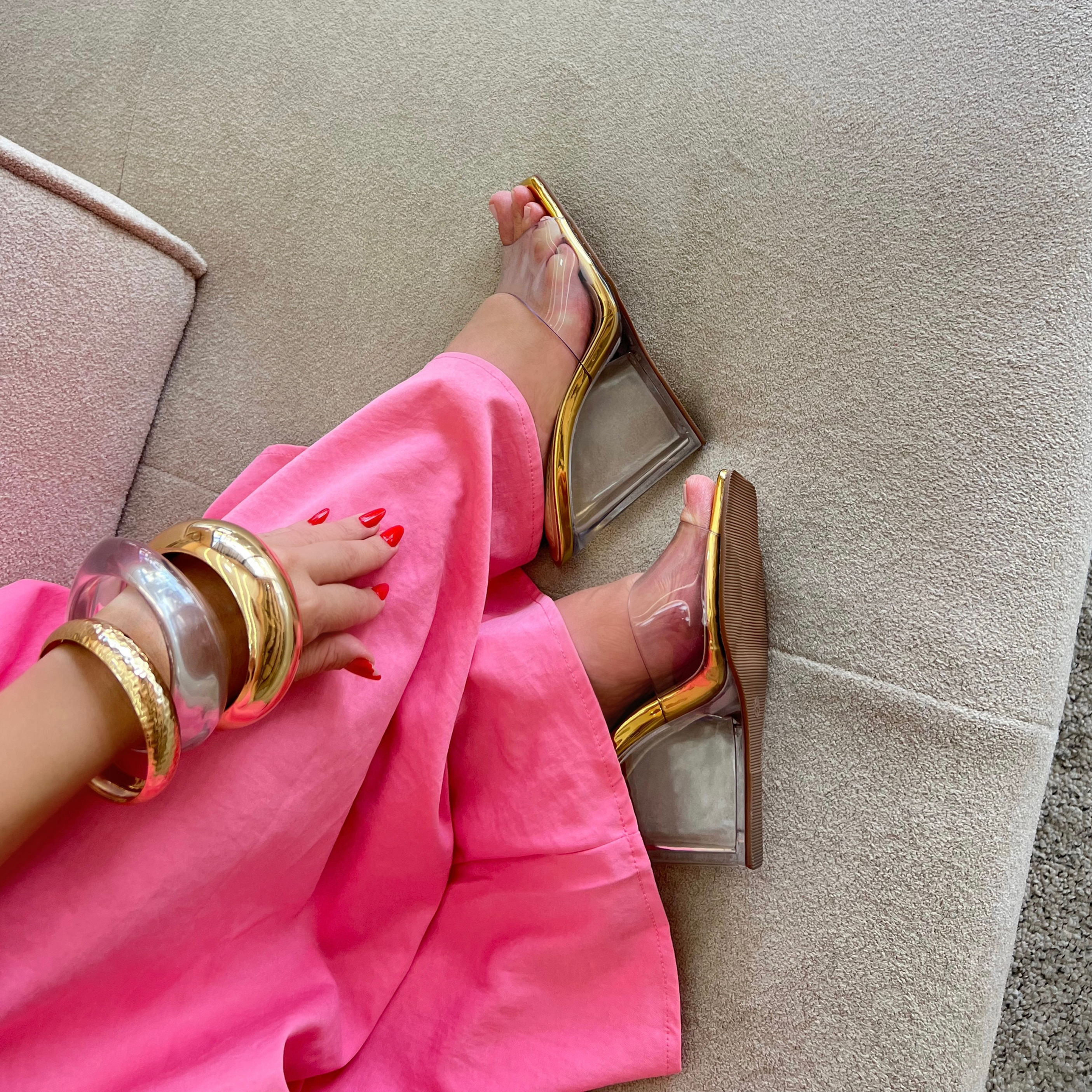 Tamanco Dourado Salto Acrílico