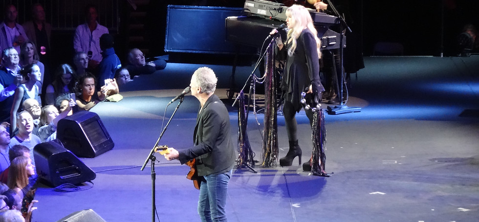 Lindsey Buckingham, Stevie Nicks, Fleetwood Mac, On with the Show, O2 Arena London