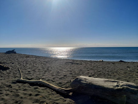 SIAMO TUTTI SULLA STESSA BARCA IN UN MARE FATTO DI NOI