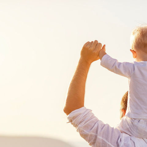 Vater mit Kind, "Happy Father's Day", Natur