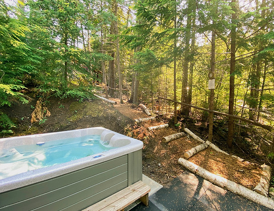 Hot tub in the trees